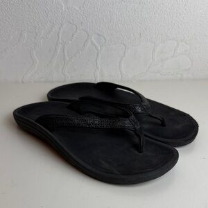 OluKai Women's Black Flip Flop Sandals Textured Straps Size 8
